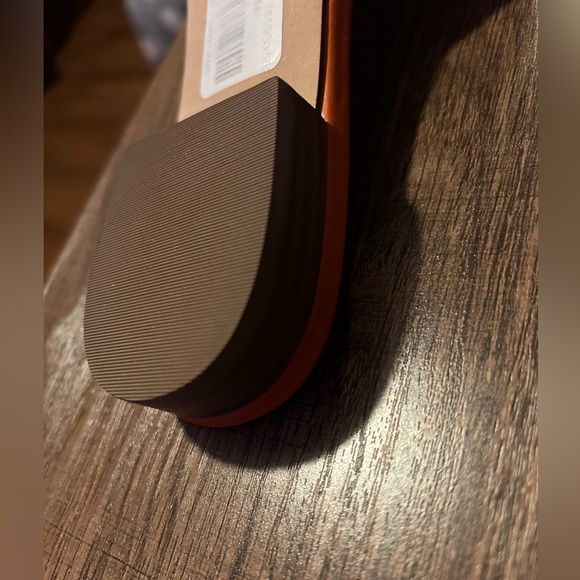 NEW- Antonio Melani Carrah shoes - Picture 3 of 5